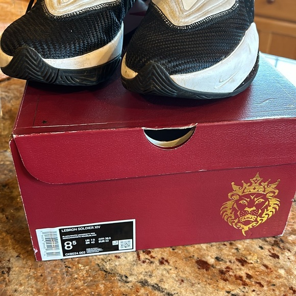 LeBron Soldier XIV size 8.5 - Picture 2 of 5